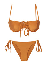 Laden Sie das Bild in den Galerie-Viewer, Product Front: Rio De Sol Ensemble Set Shimmer-Nocciola Balconet-Tie Cheeky-Tie-Gold
