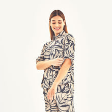 Laden Sie das Bild in den Galerie-Viewer, Image 02: Uv Line Haut De Plage Shirt Copa Costela Off White Upf50+
