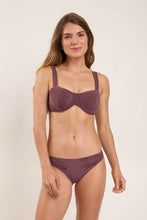 Laden Sie das Bild in den Galerie-Viewer, Model Front: Rio De Sol Bas Bottom Malibu-Ebano Essential-Comfy
