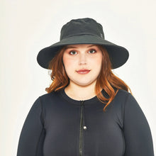 Laden Sie das Bild in den Galerie-Viewer, Model Front: Uv Line Chapeau Souple/Capeline Hat Lyon Nac L Fem Black Upf50+

