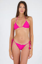 Laden Sie das Bild in den Galerie-Viewer, Model Front: Rio De Sol Bas Bottom Amaranto Frufru
