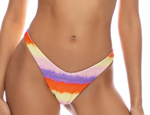 Laden Sie das Bild in den Galerie-Viewer, Image 06: Luli Fama Bas Bottom Underwire Miami Sunsets

