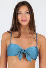 Laden Sie das Bild in den Galerie-Viewer, Gallery: Rio De Sol Haut Top Shimmer-Baltic-Sea Bandeau-Knot
