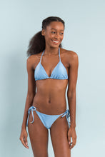 Laden Sie das Bild in den Galerie-Viewer, Model Front: Rio De Sol Ensemble Set Shimmer-Baltic-Sea Tri-Inv Ibiza-Comfy
