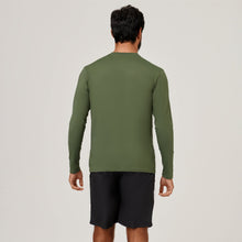 Laden Sie das Bild in den Galerie-Viewer, Model Back: Uv Line T-Shirt Longsleeve Uvpro Green Militar Upf50+
