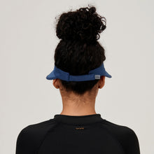 Laden Sie das Bild in den Galerie-Viewer, Model Back: Uv Line Visière Visor Leblon Navy Blue Upf50+
