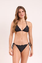 Laden Sie das Bild in den Galerie-Viewer, Model Front: Rio De Sol Haut Top Touch-Black Frufru
