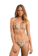 Laden Sie das Bild in den Galerie-Viewer, Model Front: Rio De Sol Bas Bottom Boho Mel
