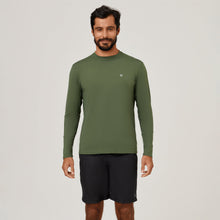 Laden Sie das Bild in den Galerie-Viewer, Model Front: Uv Line T-Shirt Longsleeve Uvpro Green Militar Upf50+
