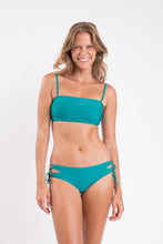 Laden Sie das Bild in den Galerie-Viewer, Model Front: Rio De Sol Bas Bottom Grove Madrid
