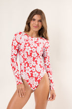 Laden Sie das Bild in den Galerie-Viewer, Model Front: Wednesday In Hawaii By Rio De Sol Une Pièce Pua-Hibiscus Surf
