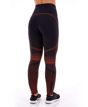 Laden Sie das Bild in den Galerie-Viewer, Model Back: Alto Giro Fitness Bas Legging Bodytex Ii Com Degrade Preto
