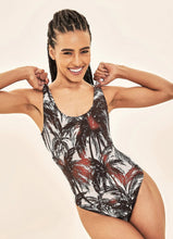 Laden Sie das Bild in den Galerie-Viewer, Model Front: Uv Line Une Pièce Swimsuit Coqueiros Bege Upf50+
