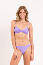 Laden Sie das Bild in den Galerie-Viewer, Model Front: Rio De Sol Haut Top Bora-Lavanda Bandeau-Joy
