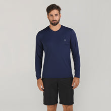 Laden Sie das Bild in den Galerie-Viewer, Model Front: Uv Line Fitness Haut Sport Fit Mas Ml Marinho Upf50+
