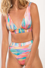 Laden Sie das Bild in den Galerie-Viewer, Image 07: Rio De Sol Ensemble Set River Halter-Cos Hotpant-Cos
