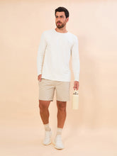 Laden Sie das Bild in den Galerie-Viewer, Model Front: Uv Line Bermuda / Short Pour Homme Shorts Acqua Boxer Areia Upf50+
