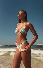 Laden Sie das Bild in den Galerie-Viewer, Image 09: Wednesday In Hawaii By Rio De Sol Haut Top Pua-Valley Ana
