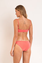 Laden Sie das Bild in den Galerie-Viewer, Model Back: Rio De Sol Haut Top Malibu-Nina Bandeau-Reto
