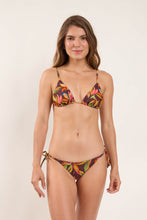 Laden Sie das Bild in den Galerie-Viewer, Model Front: Rio De Sol Bas Bottom Fiore Lacinho
