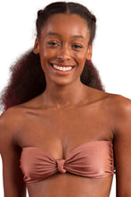 Laden Sie das Bild in den Galerie-Viewer, Gallery: Rio De Sol Haut Top Shimmer-Copper Bandeau-Joy
