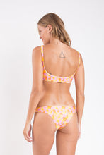 Laden Sie das Bild in den Galerie-Viewer, Model Back: Rio De Sol Ensemble Set Dreamy Bliss Essential
