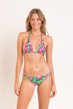 Laden Sie das Bild in den Galerie-Viewer, Model Front: Rio De Sol Ensemble Set Parrots Mel

