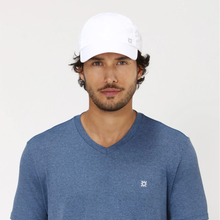 Laden Sie das Bild in den Galerie-Viewer, Model Front: Uv Line Casquette Cap Uv Pro Masc White Upf50+
