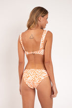 Laden Sie das Bild in den Galerie-Viewer, Model Back: Rio De Sol Bas Bottom Sahari Essential-Comfy
