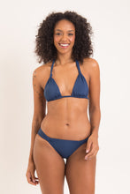 Laden Sie das Bild in den Galerie-Viewer, Model Front: Rio De Sol Bas Bottom Navy Mel-Comfy

