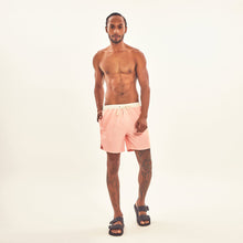 Laden Sie das Bild in den Galerie-Viewer, Model Front: Uv Line Bermuda / Short Pour Homme Shorts Boxer Rose Upf50+
