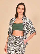 Laden Sie das Bild in den Galerie-Viewer, Model Front: Uv Line Chemise Shirt Copa Fauna Upf50+
