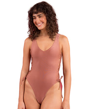 Laden Sie das Bild in den Galerie-Viewer, Gallery: Rio De Sol Une Pièce Shimmer-Copper Zoe
