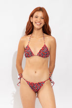 Laden Sie das Bild in den Galerie-Viewer, Model Front: Rio De Sol Haut Top Coral-Feline Frufru
