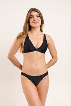 Laden Sie das Bild in den Galerie-Viewer, Model Front: Rio De Sol Ensemble Set Touch-Black Alba Nice
