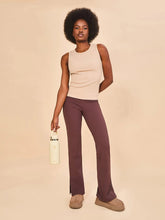 Laden Sie das Bild in den Galerie-Viewer, Model Front: Uv Line Fitness Haut Regata Fem Ribbed Sand Upf50+
