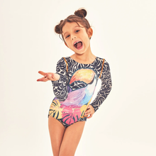 Laden Sie das Bild in den Galerie-Viewer, Model Front: Uv Line Une Pièce Fille Swimsuit Girl Tucano Upf50+
