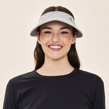 Laden Sie das Bild in den Galerie-Viewer, Model Front: Uv Line Visière Visor Pontal Cinza Upf50+
