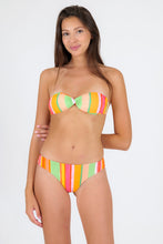 Laden Sie das Bild in den Galerie-Viewer, Model Front: Rio De Sol Haut Top Utah Twist
