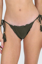 Laden Sie das Bild in den Galerie-Viewer, Gallery: Rio De Sol Bas Bottom Croco Frufru-Comfy
