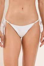 Laden Sie das Bild in den Galerie-Viewer, Gallery: Rio De Sol Bas Bottom Sand-White Lacinho
