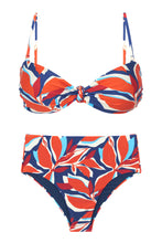 Laden Sie das Bild in den Galerie-Viewer, Product Front: Rio De Sol Ensemble Set Leaves Bandeau-Joy Hotpants
