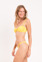 Laden Sie das Bild in den Galerie-Viewer, Image 04: Rio De Sol Ensemble Set Amarelo Bandeau-Crispy Cheeky-Crispy
