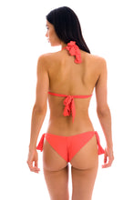 Laden Sie das Bild in den Galerie-Viewer, Model Back: Rio De Sol Ensemble Set Dots-Tabata Tri-Mel Italy
