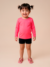 Laden Sie das Bild in den Galerie-Viewer, Model Front: Uv Line T-Shirt Longsleeve Baby Pink Fluor Upf50+
