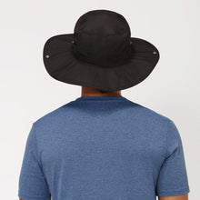 Laden Sie das Bild in den Galerie-Viewer, Model Back: Uv Line Chapeau Souple/Capeline Safari Preto Upf50+
