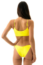 Laden Sie das Bild in den Galerie-Viewer, Model Back: Rio De Sol Bas Bottom Strega Bra Comfort
