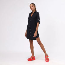 Laden Sie das Bild in den Galerie-Viewer, Image 02: Uv Line Chemise Shirtdress Copenhagen Fem Black Upf50+

