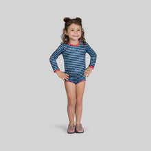 Laden Sie das Bild in den Galerie-Viewer, Model Front: Uv Line Maillot De Bain Bébé Macaquinho Baby Listras Upf50+
