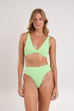 Laden Sie das Bild in den Galerie-Viewer, Model Front: Rio De Sol Haut Top Sand-Menta Chantal
